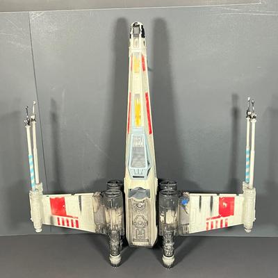 LOT: 221: We've Lost R2! Large 2002 Star Wars X-Wing Fighter Toy - Missing Droid