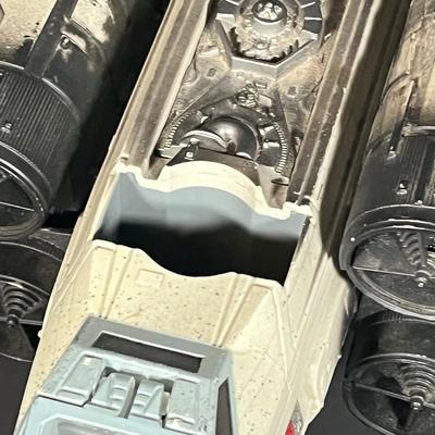 LOT: 221: We've Lost R2! Large 2002 Star Wars X-Wing Fighter Toy - Missing Droid