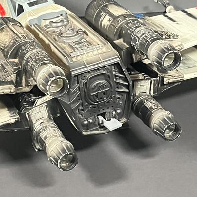 LOT: 221: We've Lost R2! Large 2002 Star Wars X-Wing Fighter Toy - Missing Droid