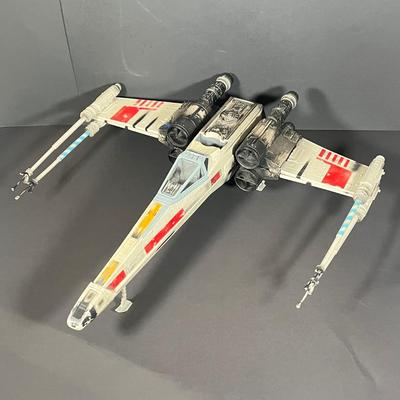 LOT: 221: We've Lost R2! Large 2002 Star Wars X-Wing Fighter Toy - Missing Droid