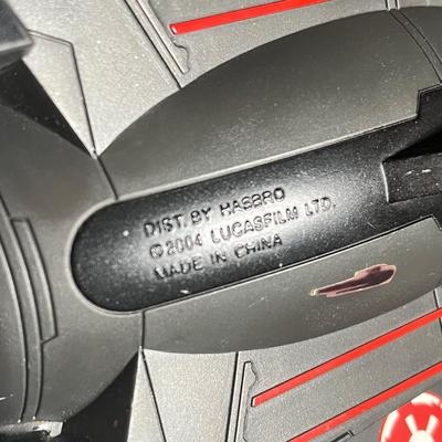 LOT 224: Three Star Wars Prequels Fighter Toys