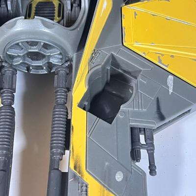 LOT 224: Three Star Wars Prequels Fighter Toys