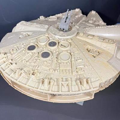 LOT 226: Vintage Star Wars Toys - Millenium Falcon, Tie Fighter and More - For Parts / Repair