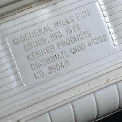 LOT 226: Vintage Star Wars Toys - Millenium Falcon, Tie Fighter and More - For Parts / Repair