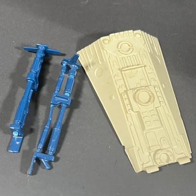 LOT 226: Vintage Star Wars Toys - Millenium Falcon, Tie Fighter and More - For Parts / Repair