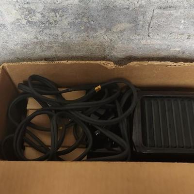 Sale Photo Thumbnail #984: Kodaslide Merit Projector in box. Works