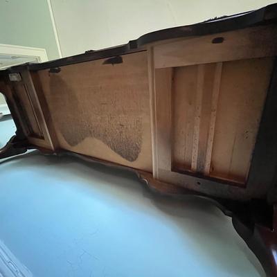 Thomasville Collector's Cherry Vanity with Flip Top Mirror & Stool (B3-RG)