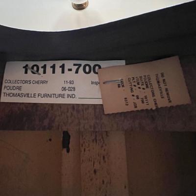 Thomasville Collector's Cherry Vanity with Flip Top Mirror & Stool (B3-RG)