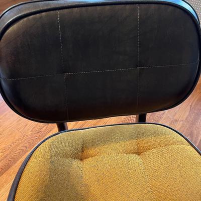 Mid-Century Modern Swivel Office Chair (B1-BC)