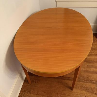 Drexel MCM Dining Table with Two Leaves (DR-MG)