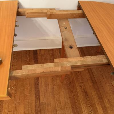 Drexel MCM Dining Table with Two Leaves (DR-MG)