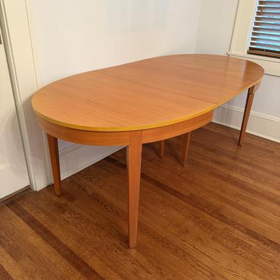 Drexel MCM Dining Table with Two Leaves (DR-MG)