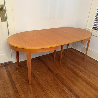 Drexel MCM Dining Table with Two Leaves (DR-MG)
