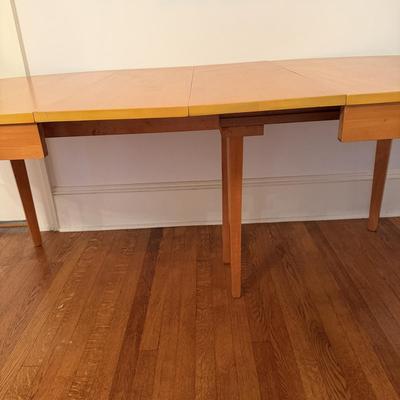 Drexel MCM Dining Table with Two Leaves (DR-MG)