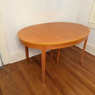 Drexel MCM Dining Table with Two Leaves (DR-MG)