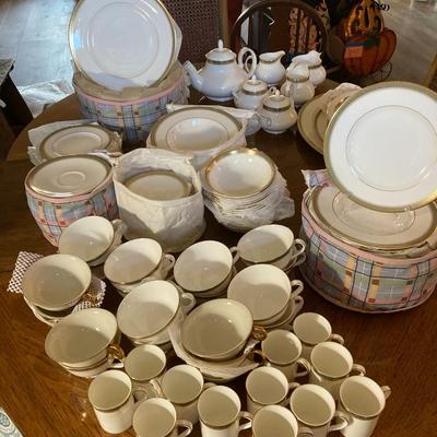 Sale Photo Thumbnail #472: 108Pieces of Royal Doulton China Clarendon pattern .Note: there are only 13 coffee cups, not 20!