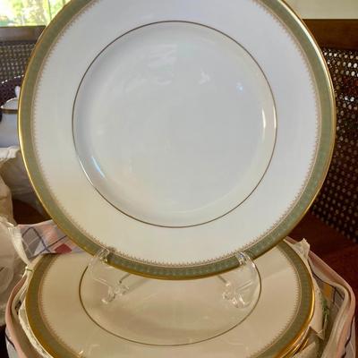 Sale Photo Thumbnail #474: 108Pieces of Royal Doulton China Clarendon pattern .Note: there are only 13 coffee cups, not 20!