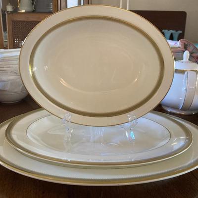 Sale Photo Thumbnail #479: 2 platter, 1 serving bowl, cofee, sugar,creamer