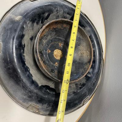 Cadillac "Sombrero" hubcap