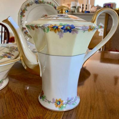 Sale Photo Thumbnail #487: Nine(9) pcs Amboise service set.   3platters, 1 bowl 2 covered, 1 teapot