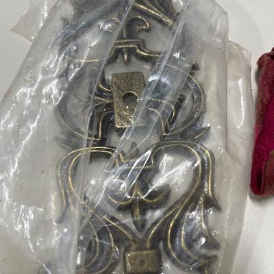 Keyhole cover and keys