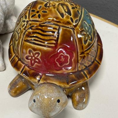 Outdoor critter decor