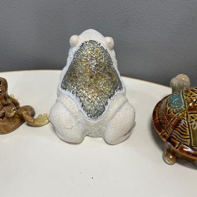 Outdoor critter decor