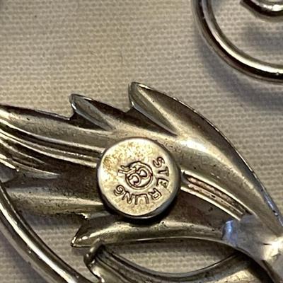TWO STERLING PINS AND A PAIR OF STERLING EARRINGS