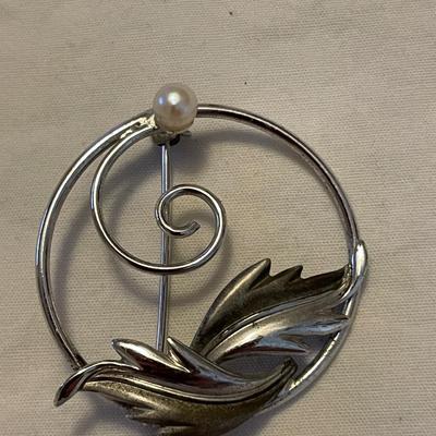 TWO STERLING PINS AND A PAIR OF STERLING EARRINGS