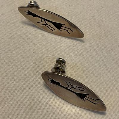 TWO STERLING PINS AND A PAIR OF STERLING EARRINGS