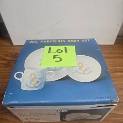 Sale Photo Thumbnail #13: 3 piece porcelain baby set