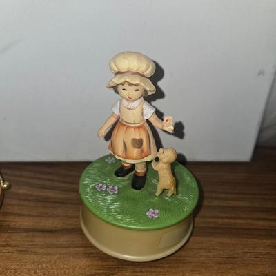 Sale Photo Thumbnail #41: Musical tinkers