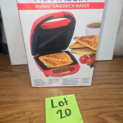 Sale Photo Thumbnail #80: Mini sandwich maker. NIB
