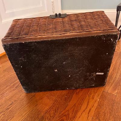 Small Wicker Trunk on Metal Frame (B1-BC)
