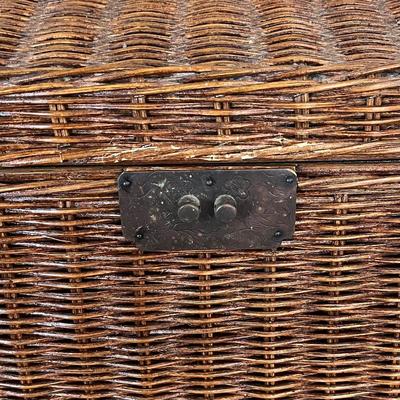 Small Wicker Trunk on Metal Frame (B1-BC)
