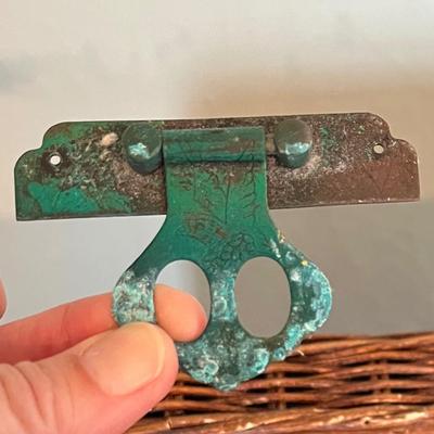 Small Wicker Trunk on Metal Frame (B1-BC)