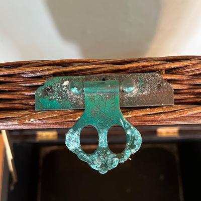 Small Wicker Trunk on Metal Frame (B1-BC)