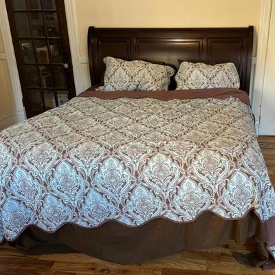 Sale Photo Thumbnail #50: Electric head and foot adjustable base.  Motor runs smooth and very responsive with the remote.