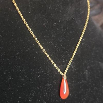 Vintage Gold-Tone Tear-Drop Pendant Necklace with Orange Art Glass Drop – Elegant Minimalist Jewelry