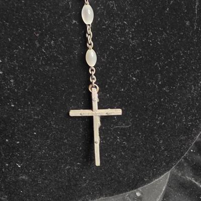 Vintage Mother-of-Pearl Bead Rosary Necklace with Silver-Tone Cross – Graceful & Timeless