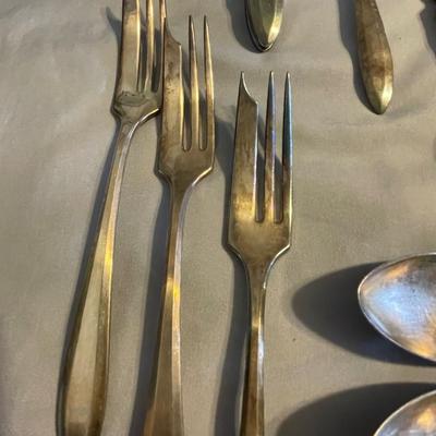 VARIETY OF COMMUNITY PLATE PIECES