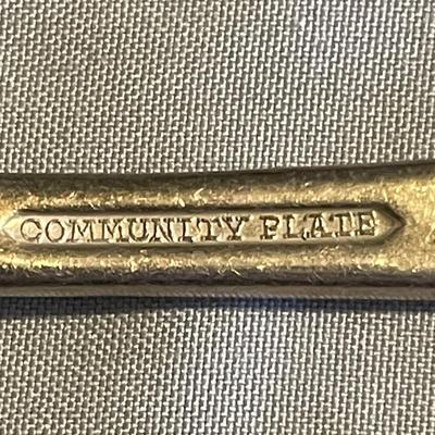 VARIETY OF COMMUNITY PLATE PIECES