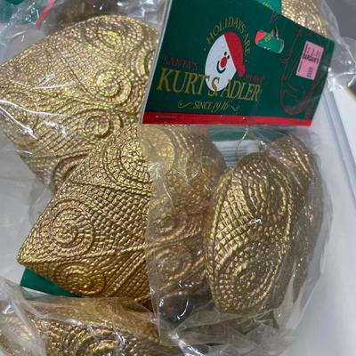 14 Gold heart ornaments