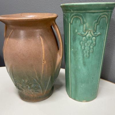 2 pottery vases