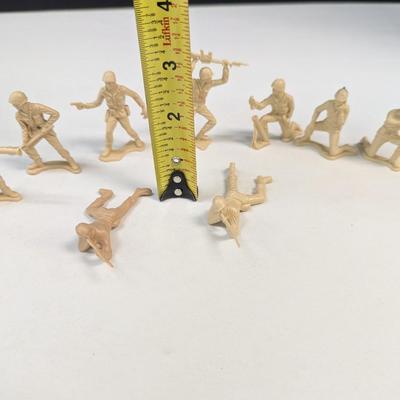 1960's 30+ Vintage Plastic Soldiers