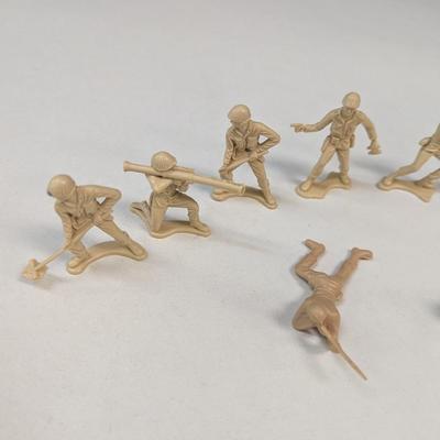 1960's 30+ Vintage Plastic Soldiers