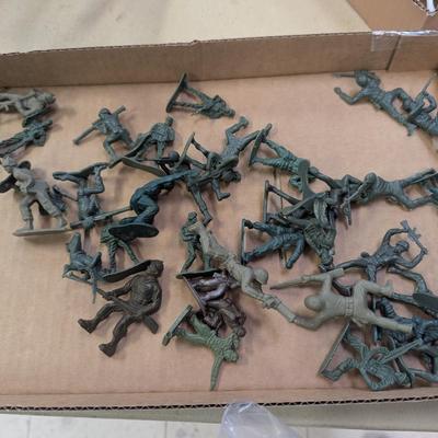 1960's 30+ Vintage Plastic Soldiers
