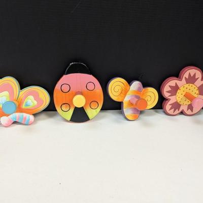 Kids Wall Hanging Peg Set