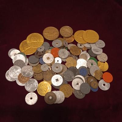 LARGE COLLECTION OF VINTAGE AND ANTIQUE TOKENS