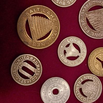 LARGE COLLECTION OF VINTAGE AND ANTIQUE TOKENS